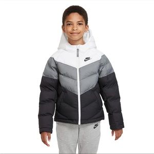 Nike sportswear Windrunner youth L